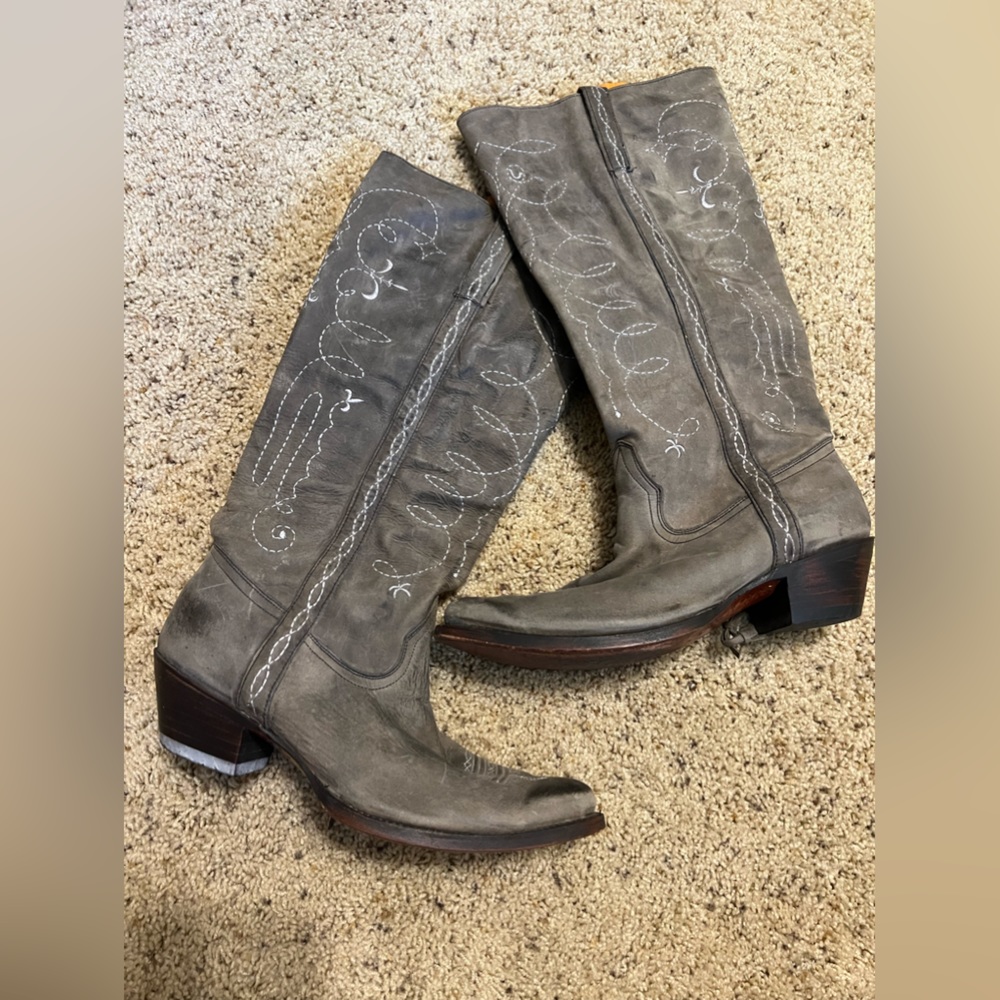 Women’s cowboy boots size 11